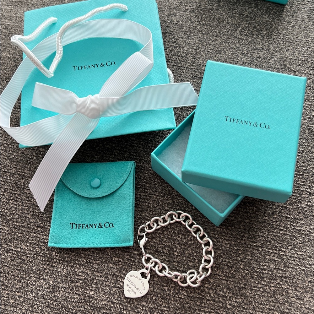 Auth Return to Tiffany & Co. Silver Heart Charm Bracelet